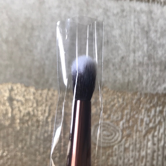 🆕 Small Tapered Blending Brush - Picture 2 of 3